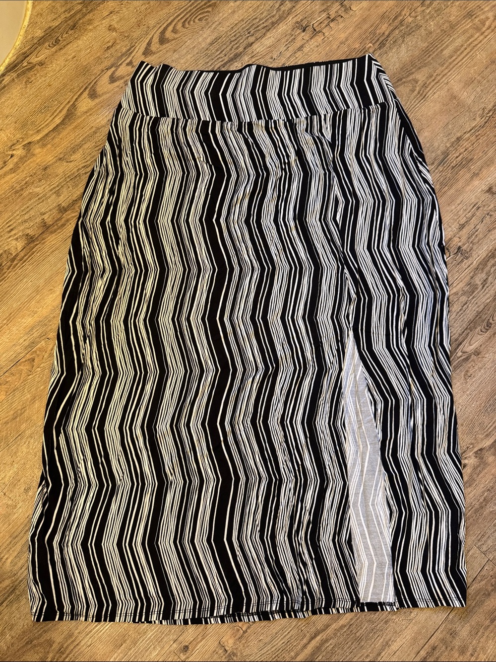 Apt. 9 Black and White Chevron-Stripe Pencil Skirt